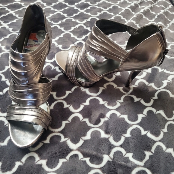 Heels - Picture 2 of 2